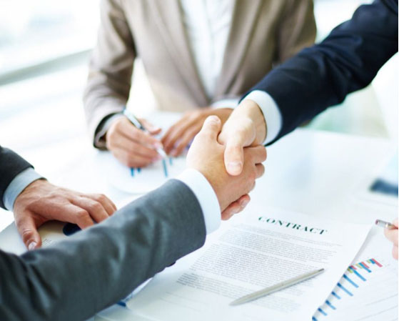 在多工位冷镦機(jī)的設計和制造中，如何考慮生産效率和加工精度的平(píng)衡？有哪些優化措施和技術？